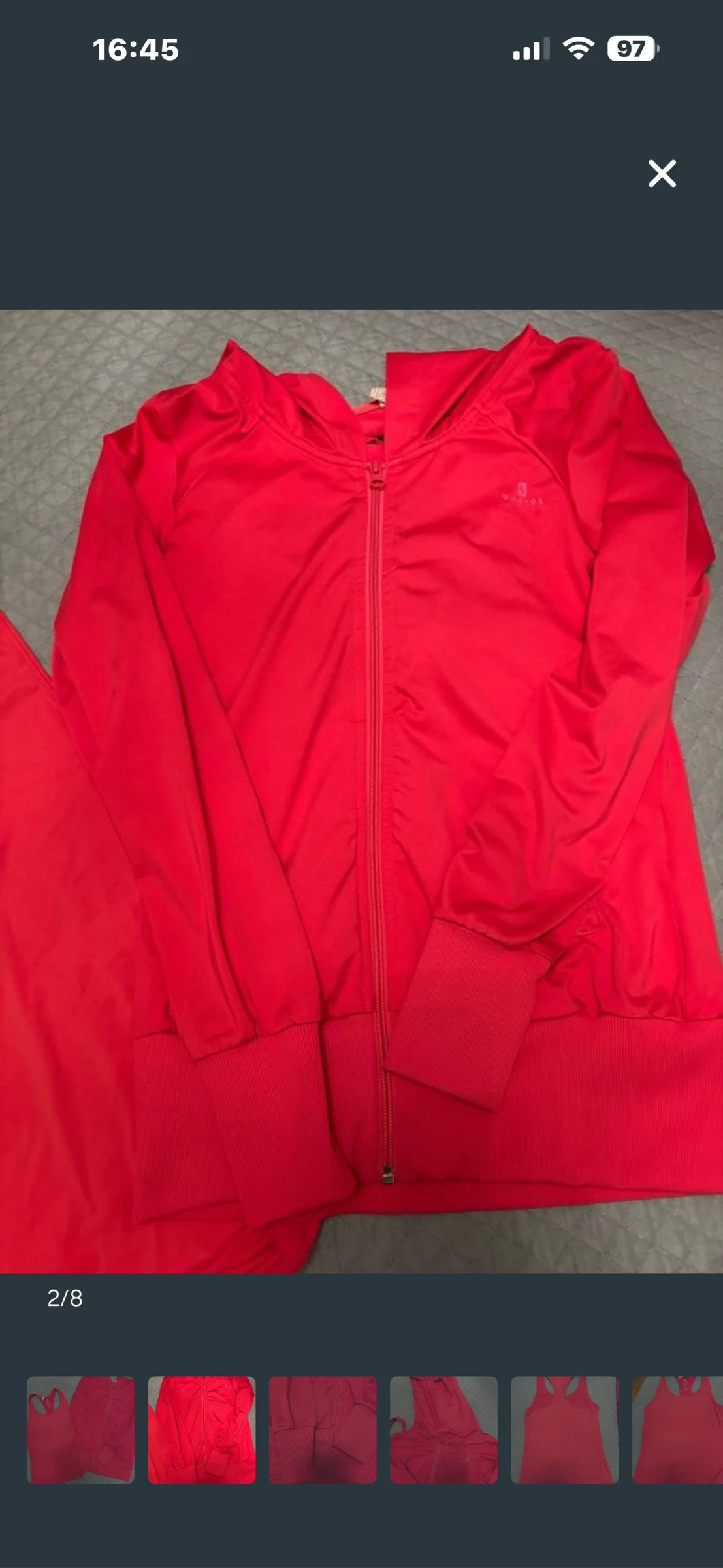 Chaqueta y camiseta de deporte, chica – photo 2